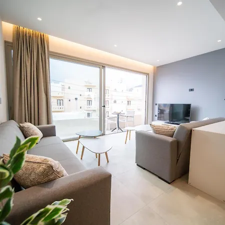 Royal House - Center - Sleeps 8