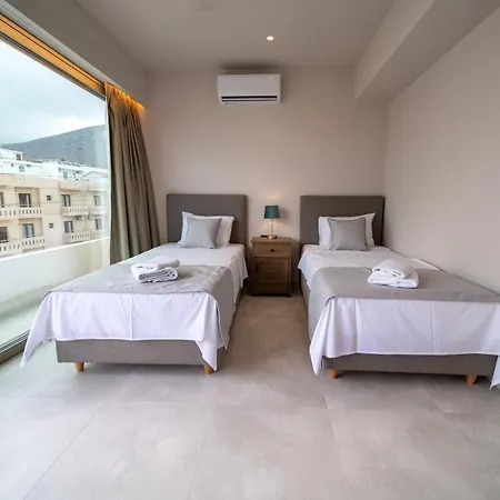 Royal House - Center - Sleeps 8 בית נופש הרסוניסוס