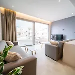 Royal House - Center - Sleeps 8