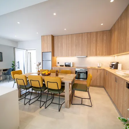 Royal House - Center - Sleeps 8 Ferienhaus *