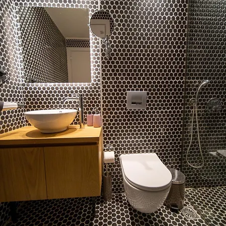 Royal House - Center - Sleeps 8