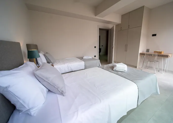 Royal House - Center - Sleeps 8 *