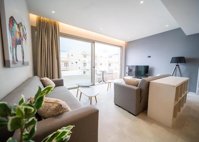 Royal House - Center - Sleeps 8