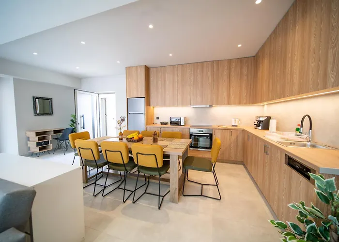 Royal House - Center - Sleeps 8 度假居 *