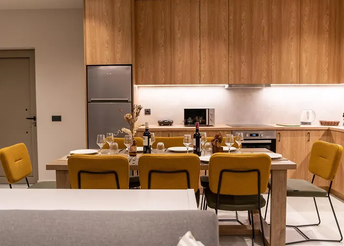 Royal House - Center - Sleeps 8 * 赫索尼索斯