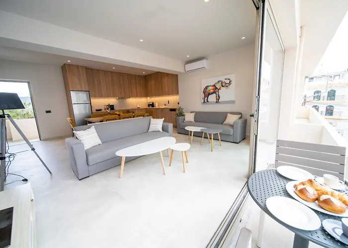 Royal House - Center - Sleeps 8