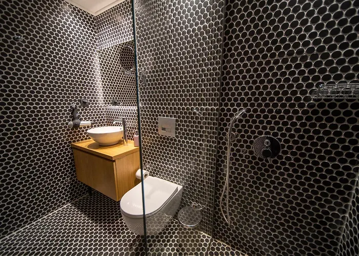 Royal House - Center - Sleeps 8 * 赫索尼索斯