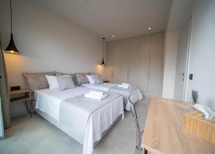 Royal House - Center - Sleeps 8 *