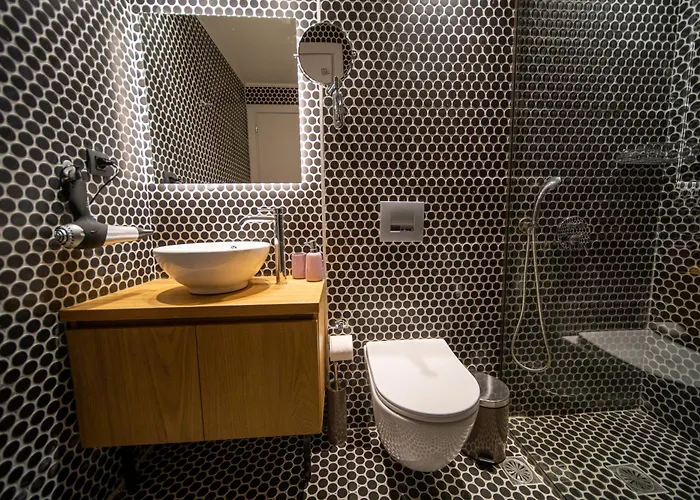 Royal House - Center - Sleeps 8